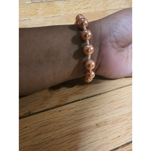 Elegant Peach Faux Pearl Stretch Bracelet - Picture 5 of 6